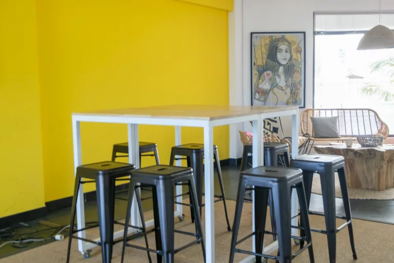 Vue de la Table de Discussion dans nos Bureaux à Port Louis